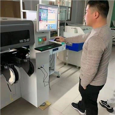 Цифрове керування забирає та розміщує електроніку